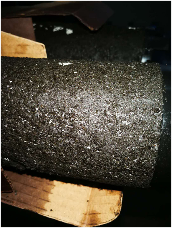 由于油品問題導致油氣分離器壓差高，空壓機潤滑油結(jié)膠，油濾堵塞，機器高溫報警(圖3)