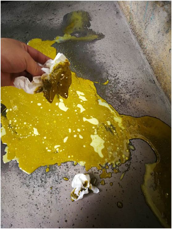 油氣分離器使用過程中因壓差過高被擊穿，造成跑油，油分配料不匹配造成壓差過高(圖2)